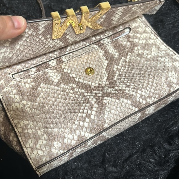 Nwt Michael Kors crossbody snakeskin leather🥰 - Picture 8 of 8